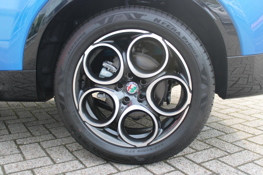 Alfa Romeo Tonale 1.5T 160PK AUTOMAAT Hybrid Ti | NIEUWE AUTO! | ELEKTRISCH BEDIENBARE VOORSTOELEN MET GEHEUGENFUNCTIE | HARMAN EN KARDON AUDIO | FULL LED KOPLAMPEN | 18" LICHTMETALEN VELGEN | CLIMATE CONTROL | NAVIGATIE | DRAADLOZE APPLE CARPLAY/ANDROID AUTO | ADAPTIVE CRUISE CONTROL | STOEL/STUUR VERWARMING | STOEL VENTILATIE | ELEKTRISCH BEDIENBARE ACHTERKLEP | DRAADLOZE TELEFOONLADER | KEYLESS ENTRY/START | PARKEERSENSOREN VOOR + ACHTER | ACHTERUITRIJ CAMERA |