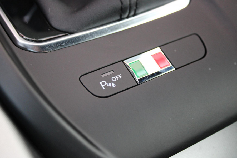 Alfa Romeo Tonale 1.5T 160PK AUTOMAAT Hybrid Ti | NIEUWE AUTO! | ELEKTRISCH BEDIENBARE VOORSTOELEN MET GEHEUGENFUNCTIE | HARMAN EN KARDON AUDIO | FULL LED KOPLAMPEN | 18" LICHTMETALEN VELGEN | CLIMATE CONTROL | NAVIGATIE | DRAADLOZE APPLE CARPLAY/ANDROID AUTO | ADAPTIVE CRUISE CONTROL | STOEL/STUUR VERWARMING | STOEL VENTILATIE | ELEKTRISCH BEDIENBARE ACHTERKLEP | DRAADLOZE TELEFOONLADER | KEYLESS ENTRY/START | PARKEERSENSOREN VOOR + ACHTER | ACHTERUITRIJ CAMERA |
