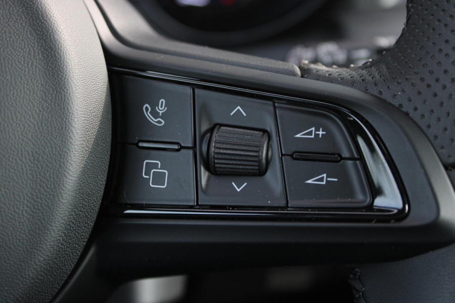 Alfa Romeo Tonale 1.5T 160PK AUTOMAAT Hybrid Ti | NIEUWE AUTO! | ELEKTRISCH BEDIENBARE VOORSTOELEN MET GEHEUGENFUNCTIE | HARMAN EN KARDON AUDIO | FULL LED KOPLAMPEN | 18" LICHTMETALEN VELGEN | CLIMATE CONTROL | NAVIGATIE | DRAADLOZE APPLE CARPLAY/ANDROID AUTO | ADAPTIVE CRUISE CONTROL | STOEL/STUUR VERWARMING | STOEL VENTILATIE | ELEKTRISCH BEDIENBARE ACHTERKLEP | DRAADLOZE TELEFOONLADER | KEYLESS ENTRY/START | PARKEERSENSOREN VOOR + ACHTER | ACHTERUITRIJ CAMERA |