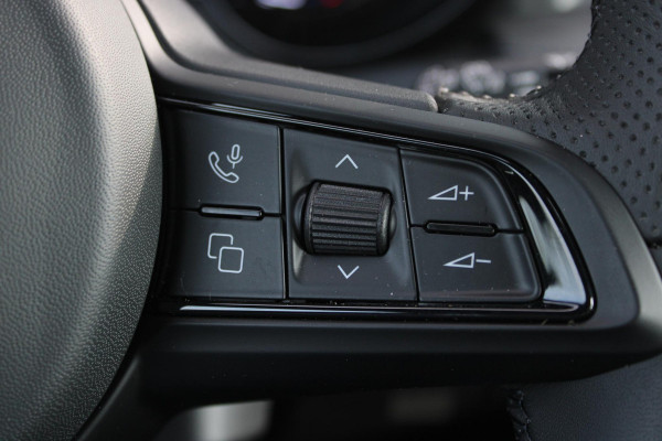 Alfa Romeo Tonale 1.5T 160PK AUTOMAAT Hybrid Ti | NIEUWE AUTO! | ELEKTRISCH BEDIENBARE VOORSTOELEN MET GEHEUGENFUNCTIE | HARMAN EN KARDON AUDIO | FULL LED KOPLAMPEN | 18" LICHTMETALEN VELGEN | CLIMATE CONTROL | NAVIGATIE | DRAADLOZE APPLE CARPLAY/ANDROID AUTO | ADAPTIVE CRUISE CONTROL | STOEL/STUUR VERWARMING | STOEL VENTILATIE | ELEKTRISCH BEDIENBARE ACHTERKLEP | DRAADLOZE TELEFOONLADER | KEYLESS ENTRY/START | PARKEERSENSOREN VOOR + ACHTER | ACHTERUITRIJ CAMERA |