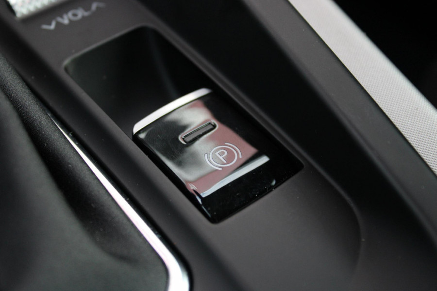 Alfa Romeo Tonale 1.5T 160PK AUTOMAAT Hybrid Ti | NIEUWE AUTO! | ELEKTRISCH BEDIENBARE VOORSTOELEN MET GEHEUGENFUNCTIE | HARMAN EN KARDON AUDIO | FULL LED KOPLAMPEN | 18" LICHTMETALEN VELGEN | CLIMATE CONTROL | NAVIGATIE | DRAADLOZE APPLE CARPLAY/ANDROID AUTO | ADAPTIVE CRUISE CONTROL | STOEL/STUUR VERWARMING | STOEL VENTILATIE | ELEKTRISCH BEDIENBARE ACHTERKLEP | DRAADLOZE TELEFOONLADER | KEYLESS ENTRY/START | PARKEERSENSOREN VOOR + ACHTER | ACHTERUITRIJ CAMERA |