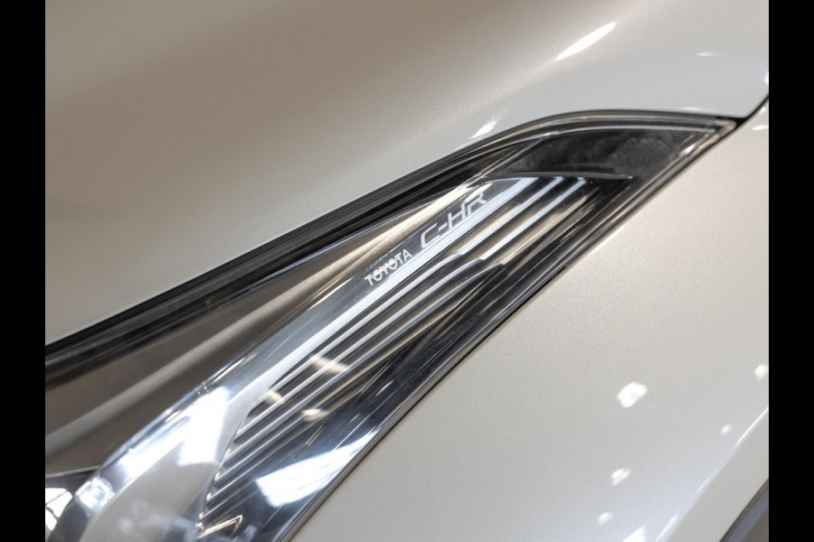 Toyota C-HR 1.8 Hybrid Bi-Tone Plus / 122pk / Dodehoek herkenning / Adaptieve cruise / Achteruitrij camera /