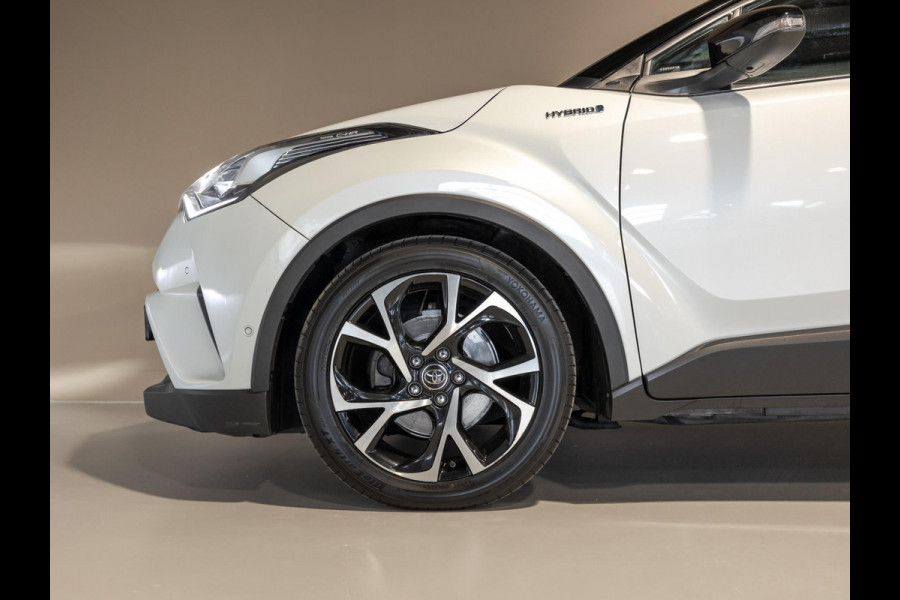 Toyota C-HR 1.8 Hybrid Bi-Tone Plus / 122pk / Dodehoek herkenning / Adaptieve cruise / Achteruitrij camera /