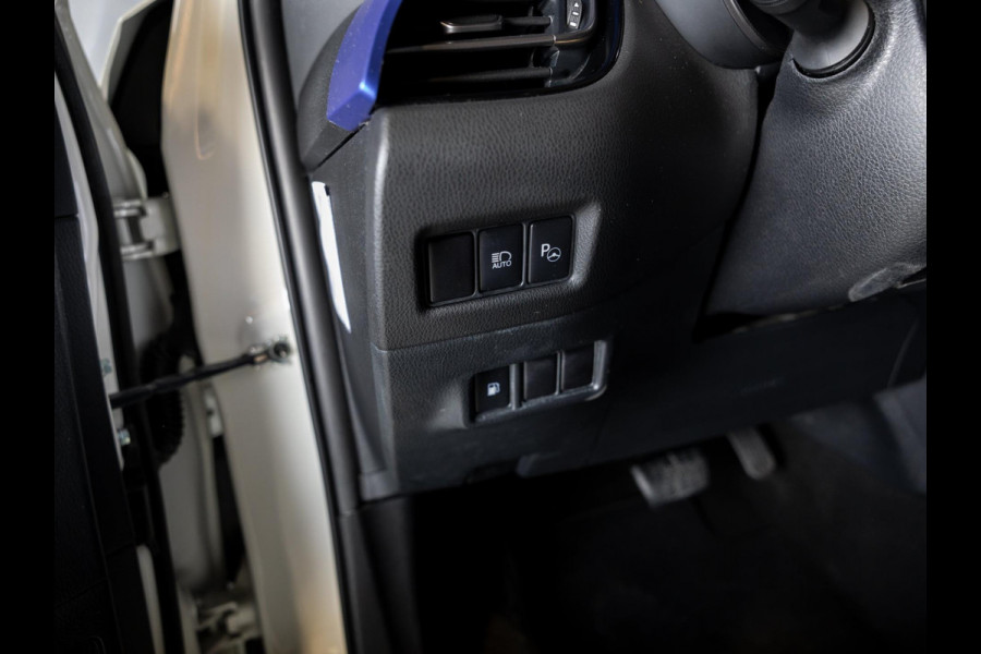 Toyota C-HR 1.8 Hybrid Bi-Tone Plus / 122pk / Dodehoek herkenning / Adaptieve cruise / Achteruitrij camera /