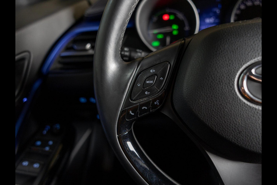 Toyota C-HR 1.8 Hybrid Bi-Tone Plus / 122pk / Dodehoek herkenning / Adaptieve cruise / Achteruitrij camera /