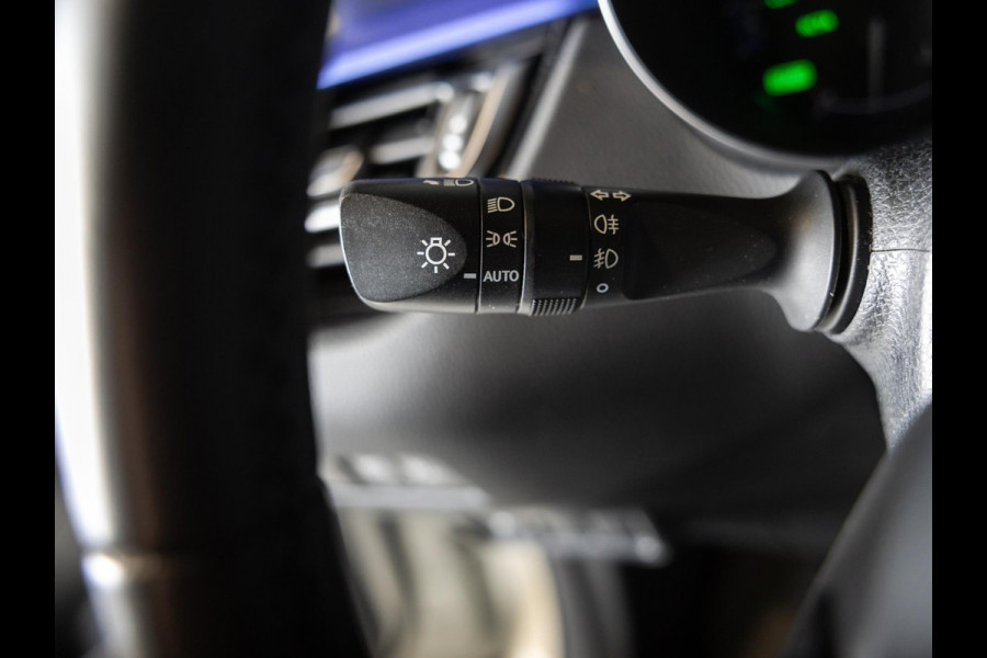 Toyota C-HR 1.8 Hybrid Bi-Tone Plus / 122pk / Dodehoek herkenning / Adaptieve cruise / Achteruitrij camera /
