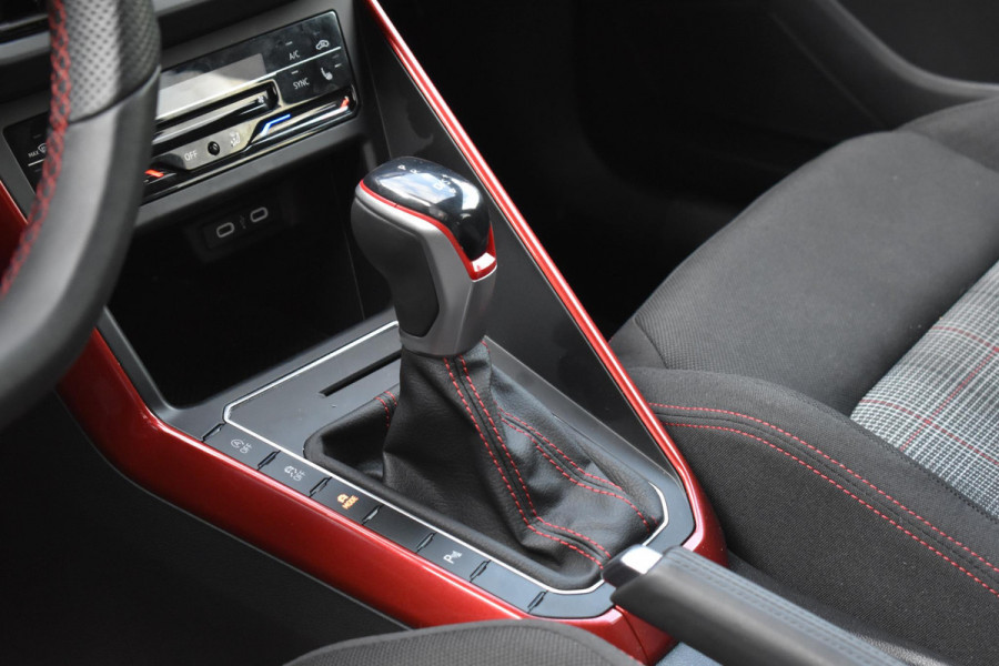 Volkswagen Polo 2.0 TSI GTI Lane Virtual Clima DCC Stoel.vw