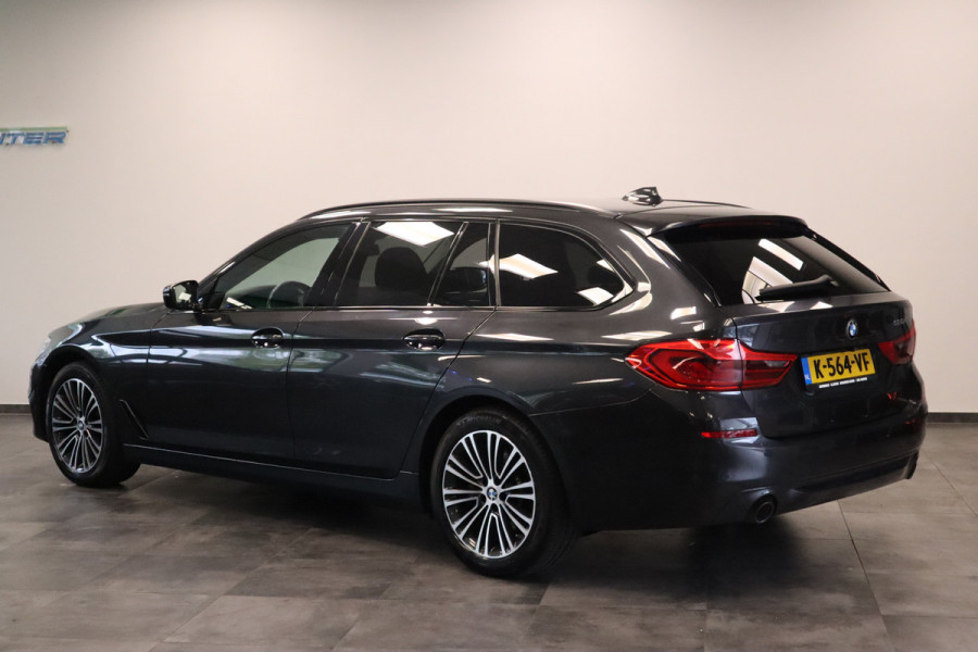 BMW 5 Serie Touring 520i High Executive Navigatie CruiseControl 18LMV Stoel / Stuur verwarming el trekhaak