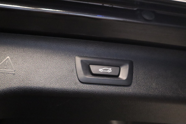 BMW 5 Serie Touring 520i High Executive Navigatie CruiseControl 18LMV Stoel / Stuur verwarming el trekhaak