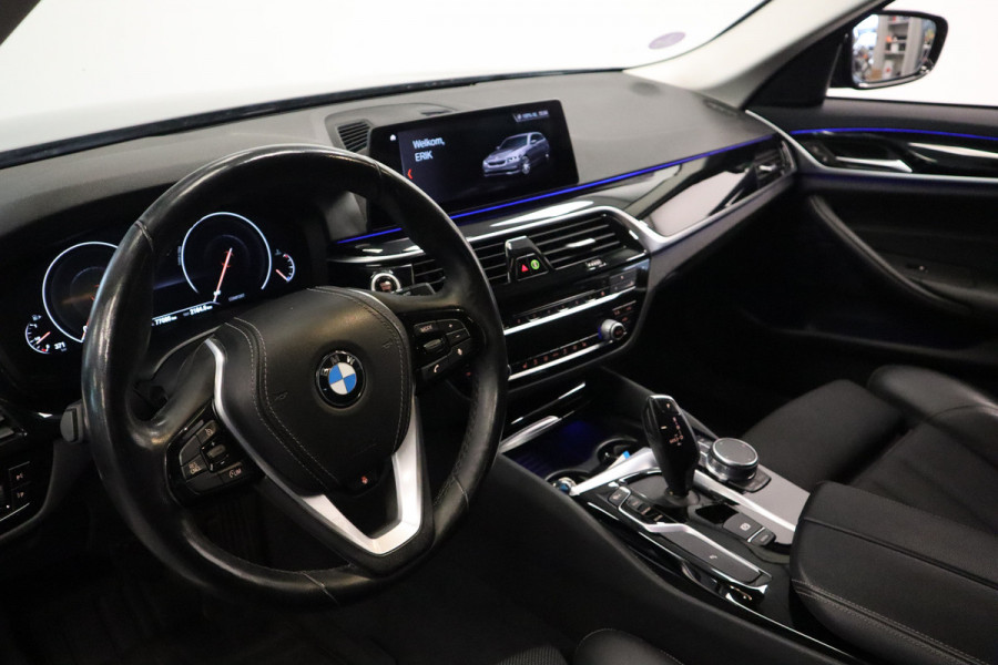 BMW 5 Serie Touring 520i High Executive Navigatie CruiseControl 18LMV Stoel / Stuur verwarming el trekhaak