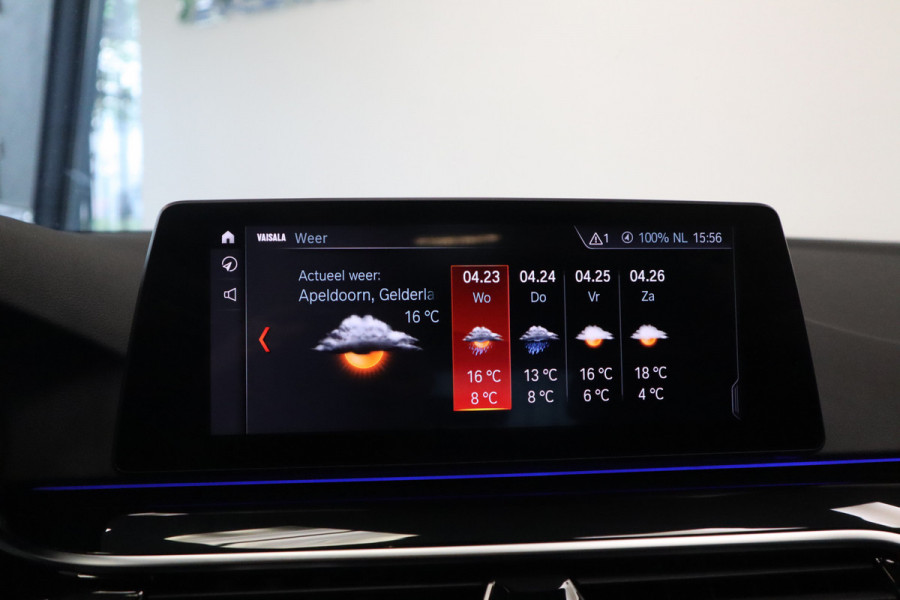 BMW 5 Serie Touring 520i High Executive Navigatie CruiseControl 18LMV Stoel / Stuur verwarming el trekhaak