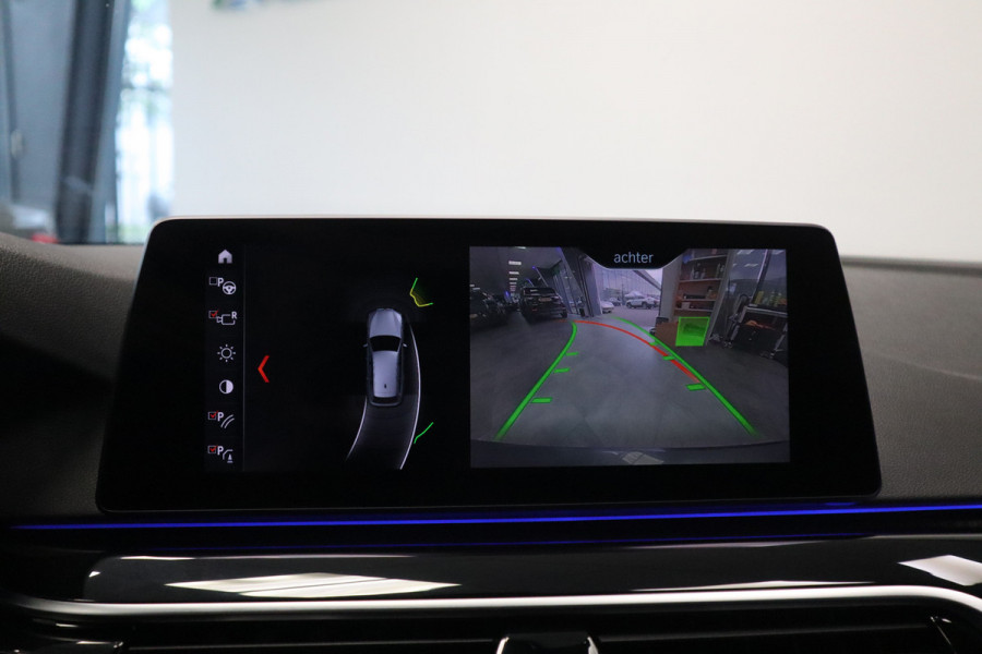 BMW 5 Serie Touring 520i High Executive Navigatie CruiseControl 18LMV Stoel / Stuur verwarming el trekhaak