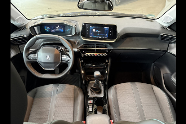 Peugeot 208 1.2 PT 100pk Allure Pack | Apple Carplay | ACC | Stoelverwarming | 360 Camera | PDC | Dealer Onderhouden!