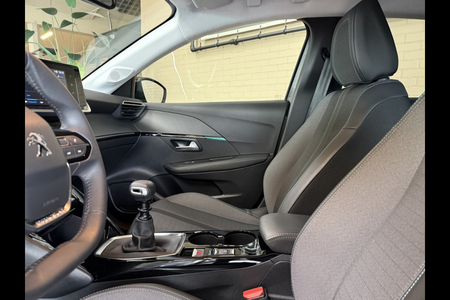 Peugeot 208 1.2 PT 100pk Allure Pack | Apple Carplay | ACC | Stoelverwarming | 360 Camera | PDC | Dealer Onderhouden!