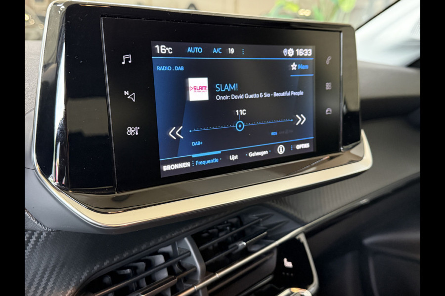 Peugeot 208 1.2 PT 100pk Allure Pack | Apple Carplay | ACC | Stoelverwarming | 360 Camera | PDC | Dealer Onderhouden!
