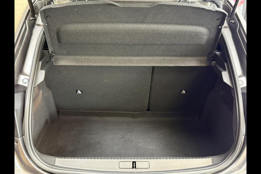 Peugeot 208 1.2 PT 100pk Allure Pack | Apple Carplay | ACC | Stoelverwarming | 360 Camera | PDC | Dealer Onderhouden!