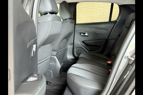 Peugeot 208 1.2 PT 100pk Allure Pack | Apple Carplay | ACC | Stoelverwarming | 360 Camera | PDC | Dealer Onderhouden!