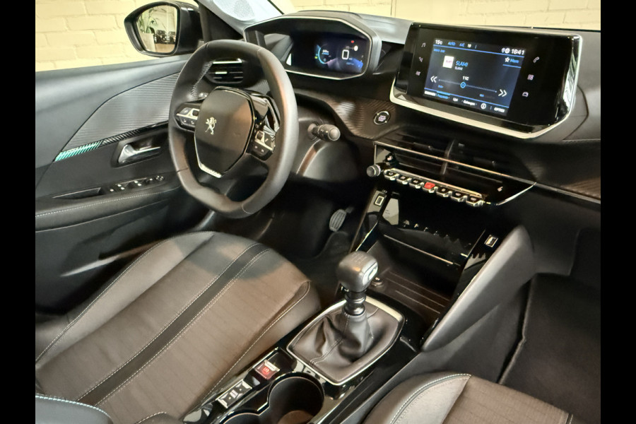 Peugeot 208 1.2 PT 100pk Allure Pack | Apple Carplay | ACC | Stoelverwarming | 360 Camera | PDC | Dealer Onderhouden!