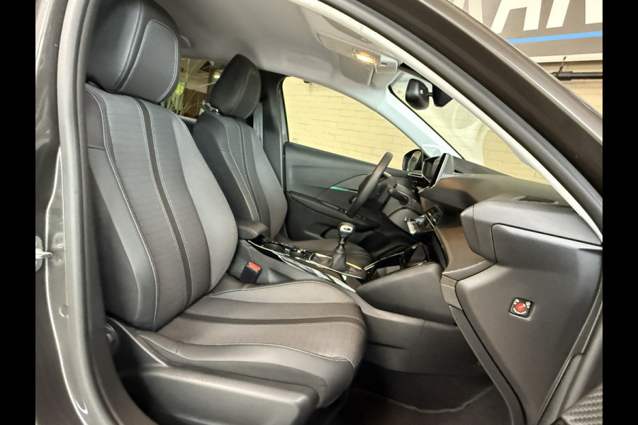 Peugeot 208 1.2 PT 100pk Allure Pack | Apple Carplay | ACC | Stoelverwarming | 360 Camera | PDC | Dealer Onderhouden!