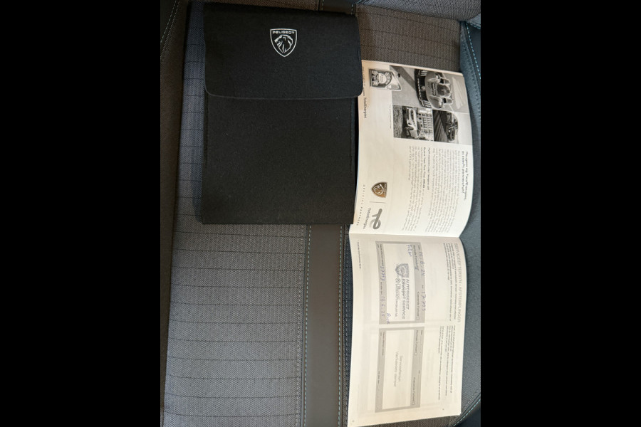 Peugeot 208 1.2 PT 100pk Allure Pack | Apple Carplay | ACC | Stoelverwarming | 360 Camera | PDC | Dealer Onderhouden!