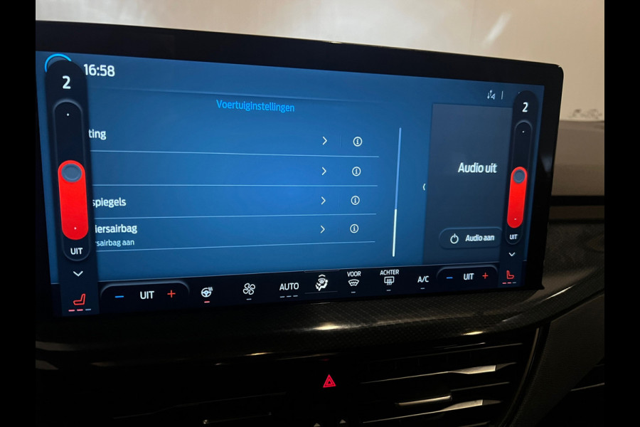 Ford FOCUS Wagon 1.0 EcoBoost Hybrid ST Line X PANO / CAMERA /HEAD UP