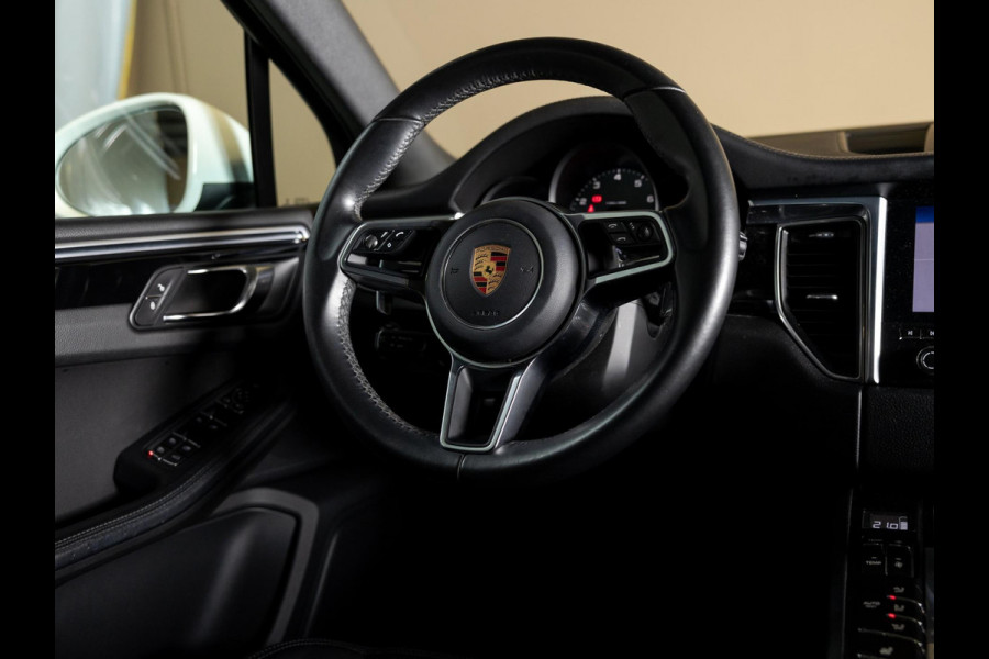 Porsche Macan 3.0 S / 340pk / Panorama dak / Trekhaak / Stoelverwarming /
