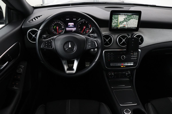 Mercedes-Benz CLA-Klasse Shooting Brake 180 Business Solution | Stoelverwarming | Full LED | Half leder | Sportstoelen | Camera | Trekhaak | Navigatie | Park Assist | Cruise control | Airco | Bluetooth