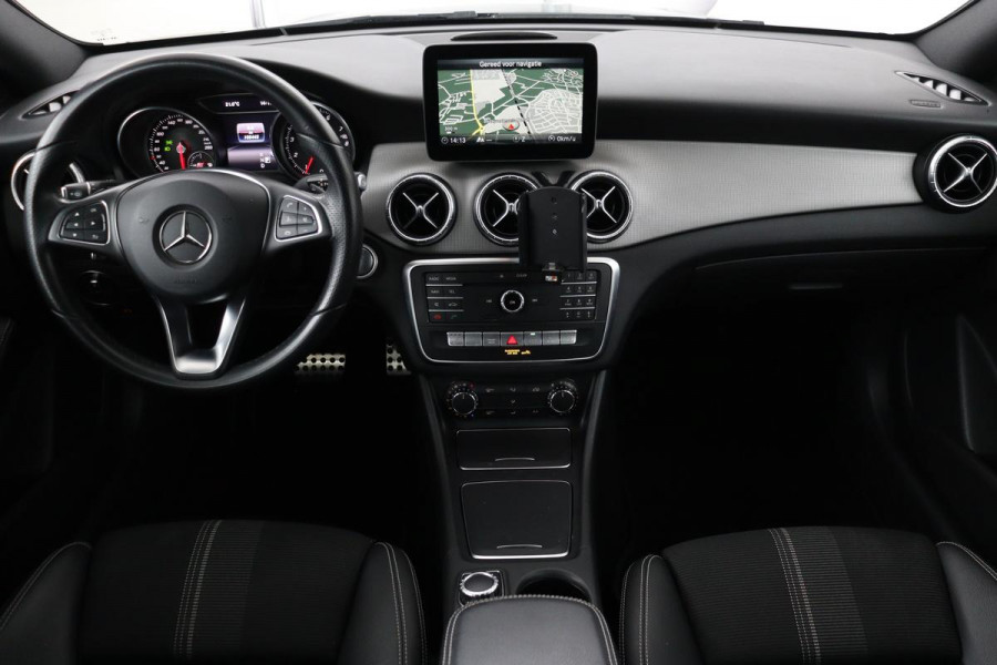 Mercedes-Benz CLA-Klasse Shooting Brake 180 Business Solution | Stoelverwarming | Full LED | Half leder | Sportstoelen | Camera | Trekhaak | Navigatie | Park Assist | Cruise control | Airco | Bluetooth