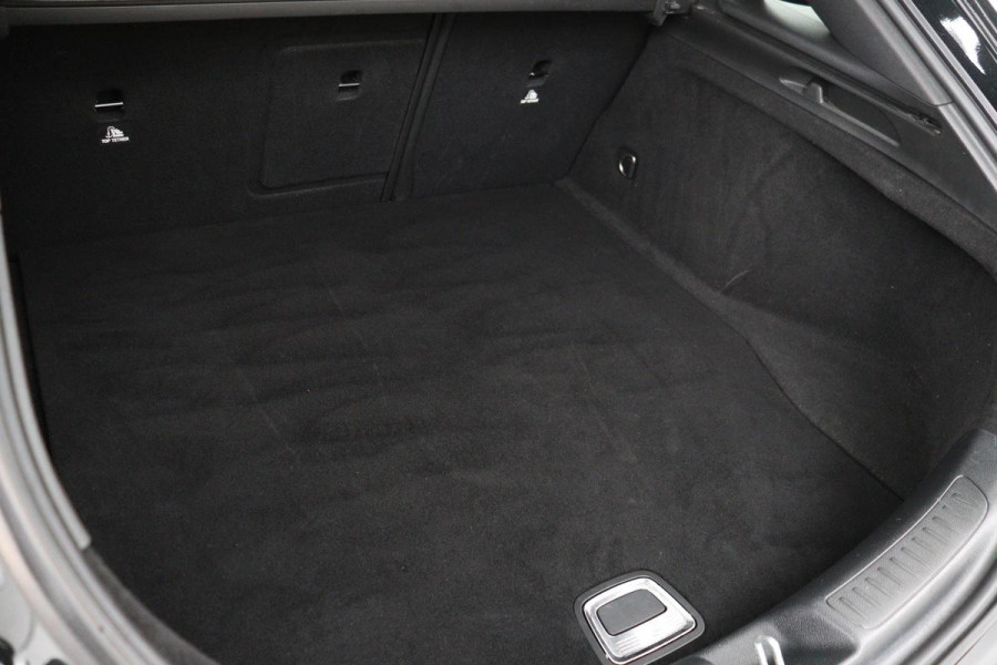 Mercedes-Benz CLA-Klasse Shooting Brake 180 Business Solution | Stoelverwarming | Full LED | Half leder | Sportstoelen | Camera | Trekhaak | Navigatie | Park Assist | Cruise control | Airco | Bluetooth