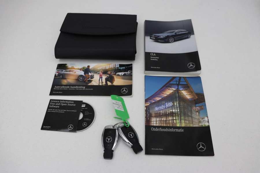 Mercedes-Benz CLA-Klasse Shooting Brake 180 Business Solution | Stoelverwarming | Full LED | Half leder | Sportstoelen | Camera | Trekhaak | Navigatie | Park Assist | Cruise control | Airco | Bluetooth