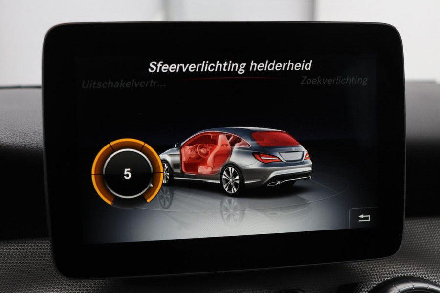 Mercedes-Benz CLA-Klasse Shooting Brake 180 Business Solution | Stoelverwarming | Full LED | Half leder | Sportstoelen | Camera | Trekhaak | Navigatie | Park Assist | Cruise control | Airco | Bluetooth