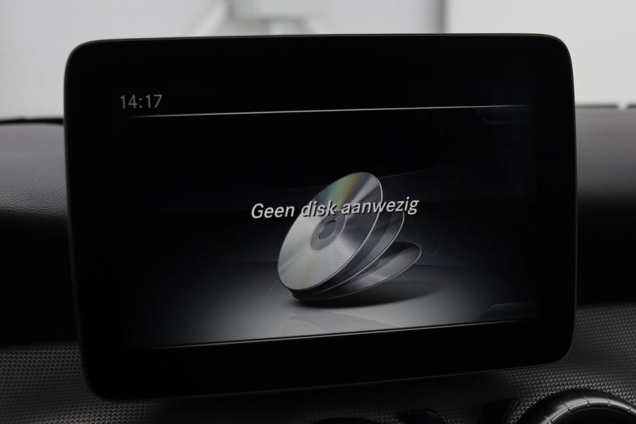 Mercedes-Benz CLA-Klasse Shooting Brake 180 Business Solution | Stoelverwarming | Full LED | Half leder | Sportstoelen | Camera | Trekhaak | Navigatie | Park Assist | Cruise control | Airco | Bluetooth