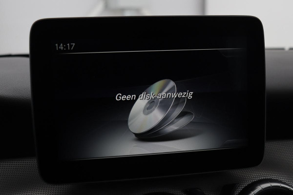Mercedes-Benz CLA-Klasse Shooting Brake 180 Business Solution | Stoelverwarming | Full LED | Half leder | Sportstoelen | Camera | Trekhaak | Navigatie | Park Assist | Cruise control | Airco | Bluetooth