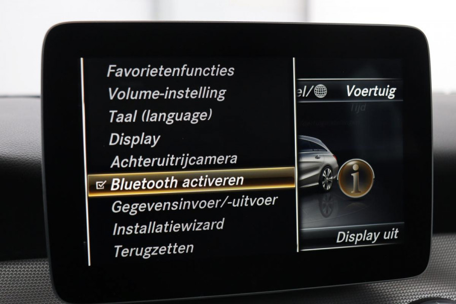 Mercedes-Benz CLA-Klasse Shooting Brake 180 Business Solution | Stoelverwarming | Full LED | Half leder | Sportstoelen | Camera | Trekhaak | Navigatie | Park Assist | Cruise control | Airco | Bluetooth