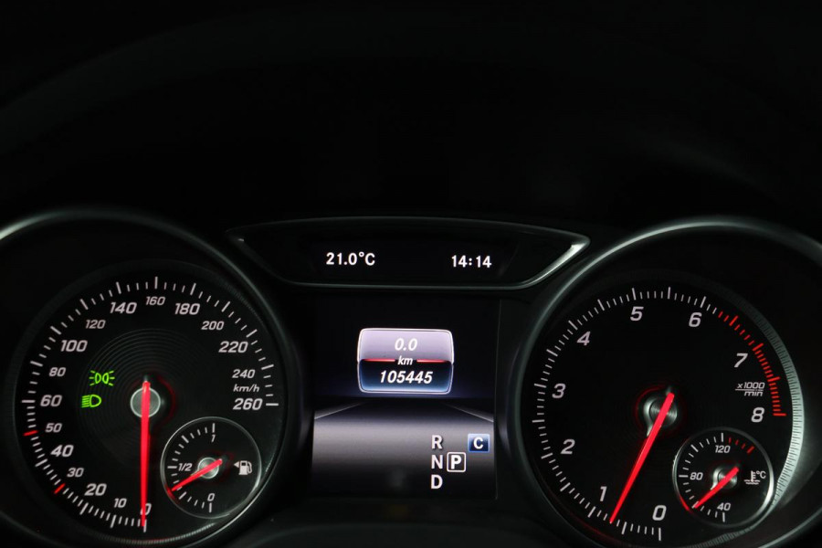 Mercedes-Benz CLA-Klasse Shooting Brake 180 Business Solution | Stoelverwarming | Full LED | Half leder | Sportstoelen | Camera | Trekhaak | Navigatie | Park Assist | Cruise control | Airco | Bluetooth