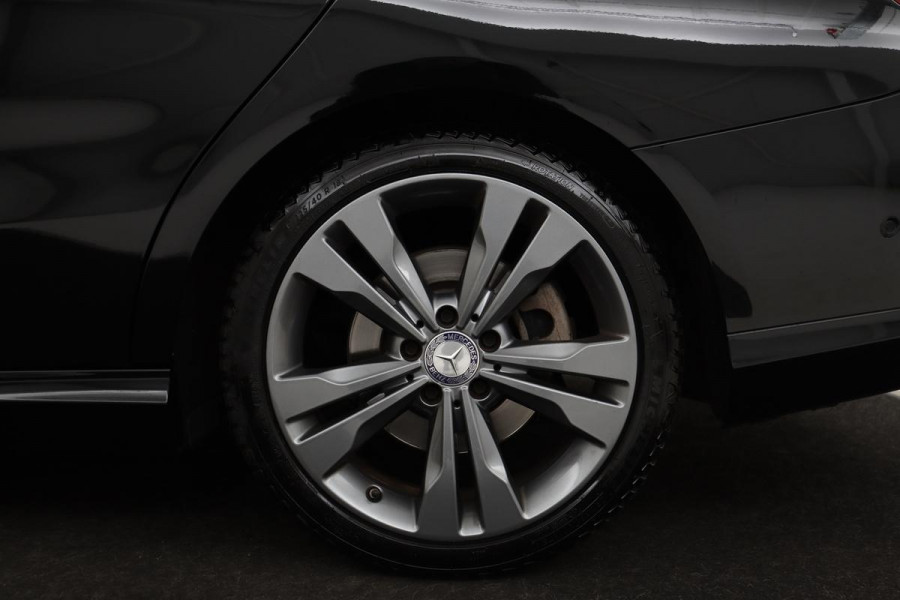 Mercedes-Benz CLA-Klasse Shooting Brake 180 Business Solution | Stoelverwarming | Full LED | Half leder | Sportstoelen | Camera | Trekhaak | Navigatie | Park Assist | Cruise control | Airco | Bluetooth
