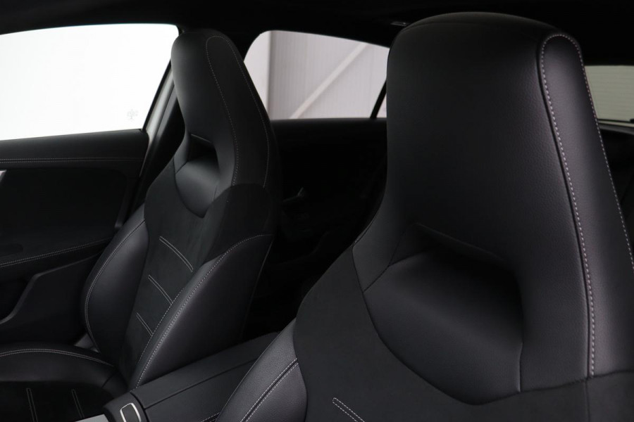 Mercedes-Benz A-Klasse 250e AMG | Panoramadak | Stoelverwarming | Carplay | Navigatie | Full LED | Half leder | Sportstoelen | Park Assist