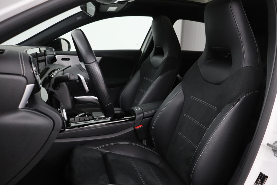Mercedes-Benz A-Klasse 250e AMG | Panoramadak | Stoelverwarming | Carplay | Navigatie | Full LED | Half leder | Sportstoelen | Park Assist