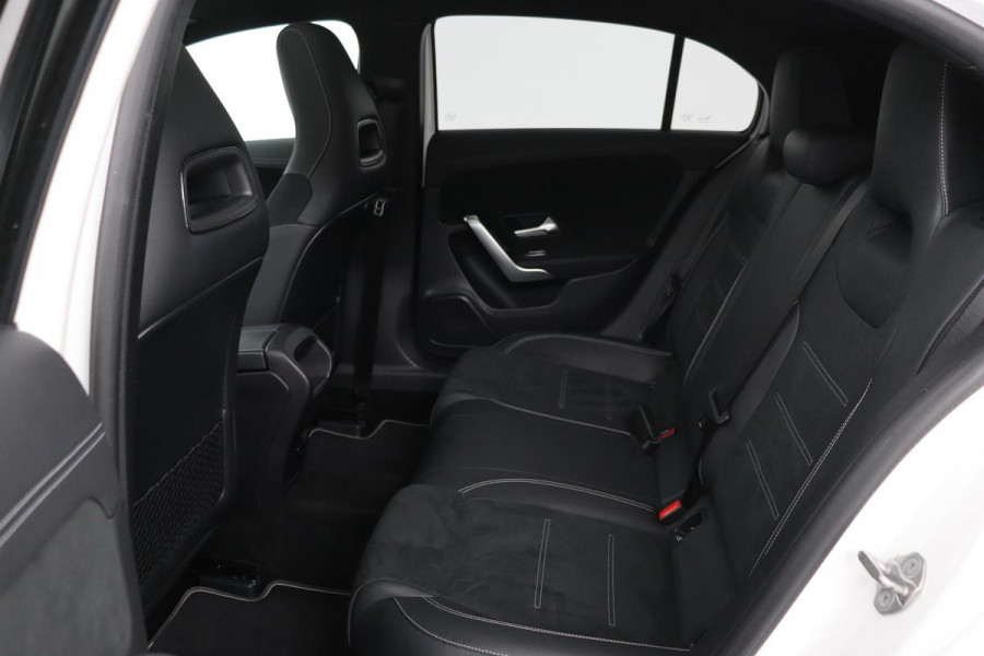 Mercedes-Benz A-Klasse 250e AMG | Panoramadak | Stoelverwarming | Carplay | Navigatie | Full LED | Half leder | Sportstoelen | Park Assist
