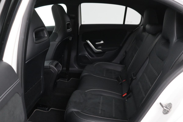 Mercedes-Benz A-Klasse 250e AMG | Panoramadak | Stoelverwarming | Carplay | Navigatie | Full LED | Half leder | Sportstoelen | Park Assist