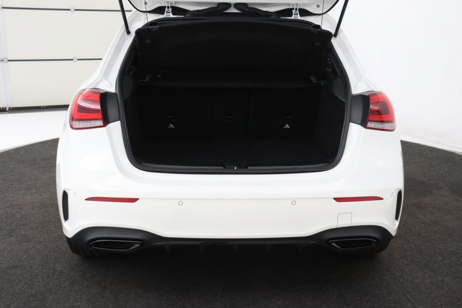 Mercedes-Benz A-Klasse 250e AMG | Panoramadak | Stoelverwarming | Carplay | Navigatie | Full LED | Half leder | Sportstoelen | Park Assist