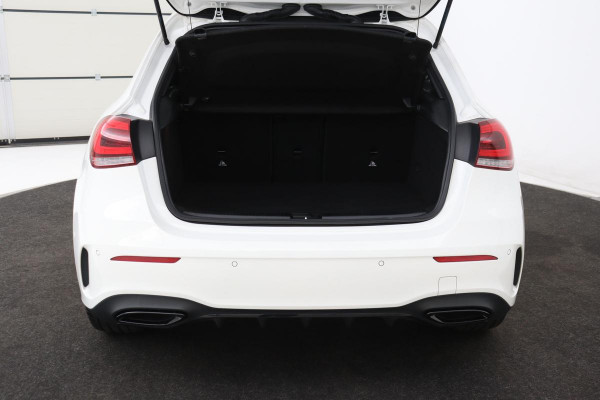Mercedes-Benz A-Klasse 250e AMG | Panoramadak | Stoelverwarming | Carplay | Navigatie | Full LED | Half leder | Sportstoelen | Park Assist