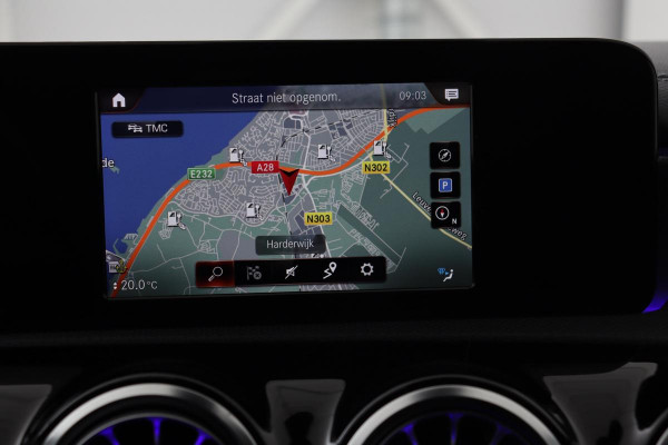 Mercedes-Benz A-Klasse 250e AMG | Panoramadak | Stoelverwarming | Carplay | Navigatie | Full LED | Half leder | Sportstoelen | Park Assist