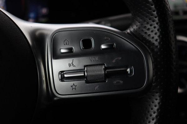 Mercedes-Benz A-Klasse 250e AMG | Panoramadak | Stoelverwarming | Carplay | Navigatie | Full LED | Half leder | Sportstoelen | Park Assist