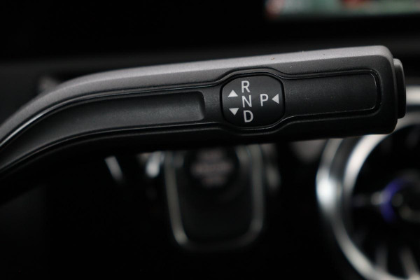 Mercedes-Benz A-Klasse 250e AMG | Panoramadak | Stoelverwarming | Carplay | Navigatie | Full LED | Half leder | Sportstoelen | Park Assist