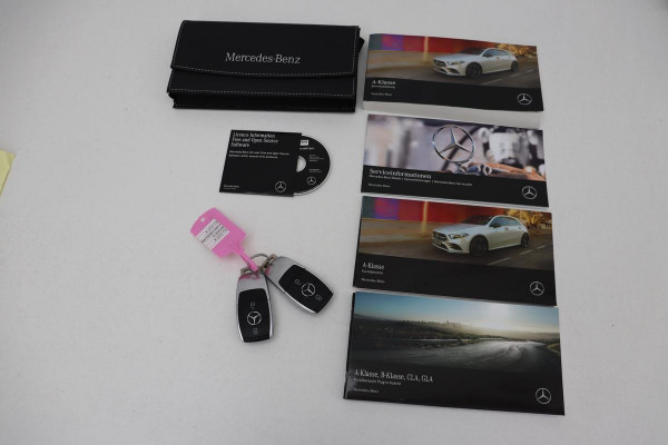 Mercedes-Benz A-Klasse 250e AMG | Panoramadak | Stoelverwarming | Carplay | Navigatie | Full LED | Half leder | Sportstoelen | Park Assist