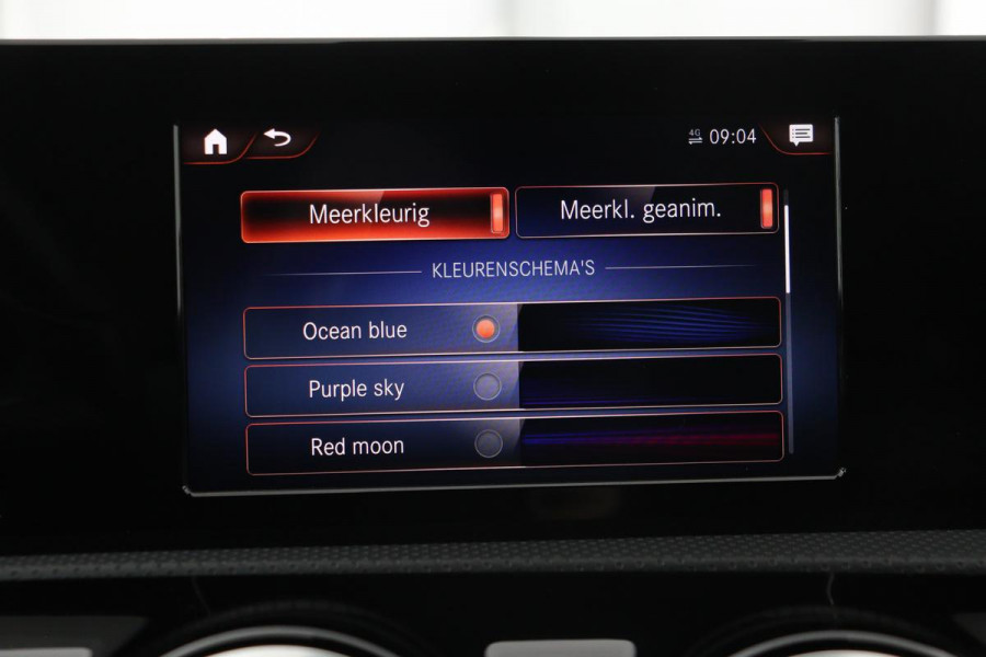 Mercedes-Benz A-Klasse 250e AMG | Panoramadak | Stoelverwarming | Carplay | Navigatie | Full LED | Half leder | Sportstoelen | Park Assist