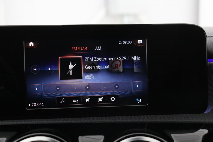 Mercedes-Benz A-Klasse 250e AMG | Panoramadak | Stoelverwarming | Carplay | Navigatie | Full LED | Half leder | Sportstoelen | Park Assist
