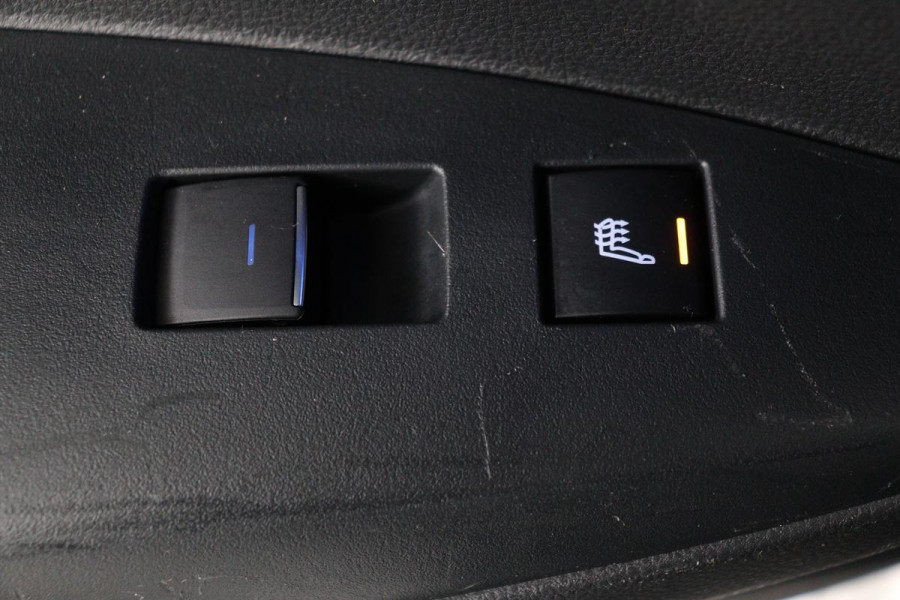 Toyota Corolla 2.0 Hybrid Premium | Leder | Head-Up | Stoelverwarming | Trekhaak | Adaptive cruise | Matrix LED | Carplay | Keyless | Camera