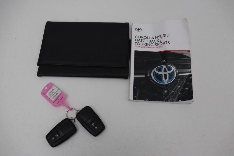 Toyota Corolla 2.0 Hybrid Premium | Leder | Head-Up | Stoelverwarming | Trekhaak | Adaptive cruise | Matrix LED | Carplay | Keyless | Camera